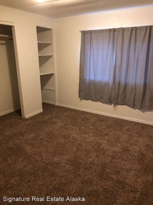 Building Photo - 3 br, 1 bath House - 1665 N Pioneer Peak D...
