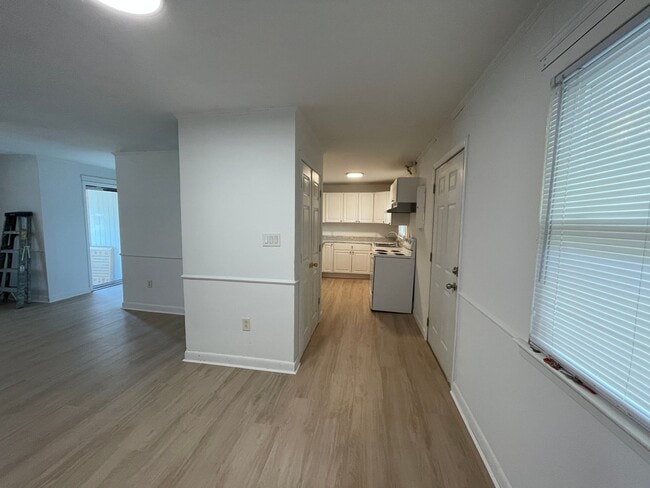 Building Photo - 93 Landsdown Dr