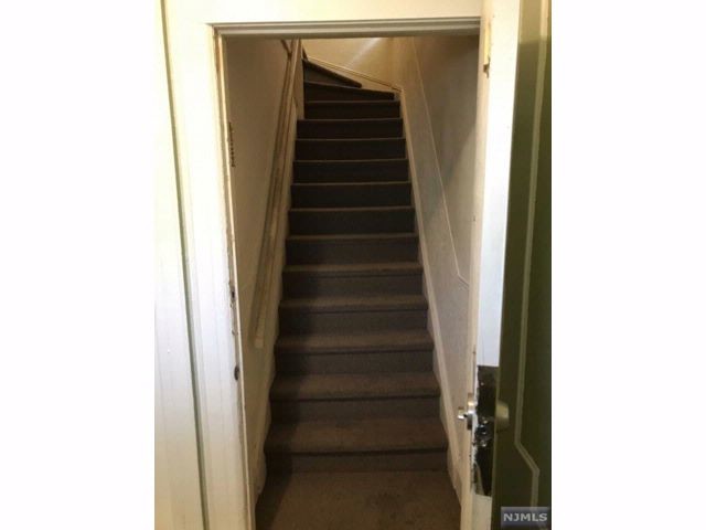 Building Photo - 381 E 26th St