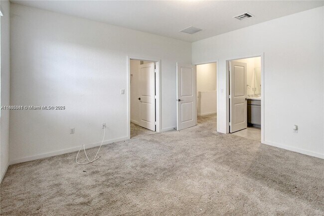 Foto del edificio - 777 SW 11th St