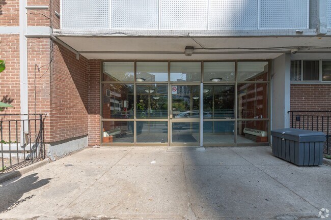 Photo du bâtiment - 230 Oak St