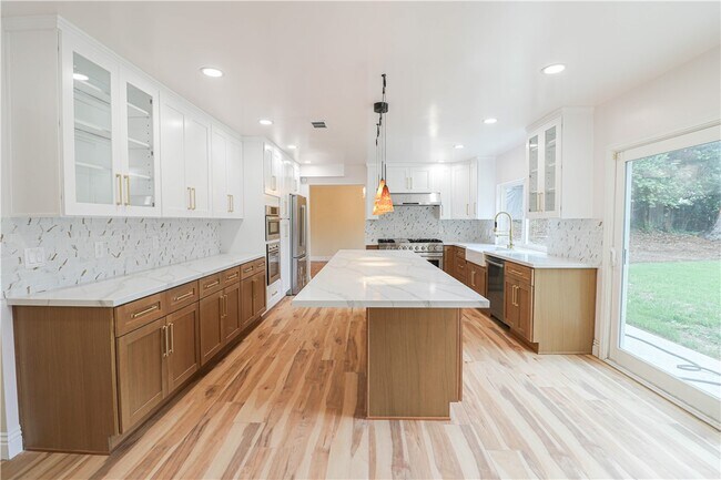 Building Photo - 16608 Park Ln Cir