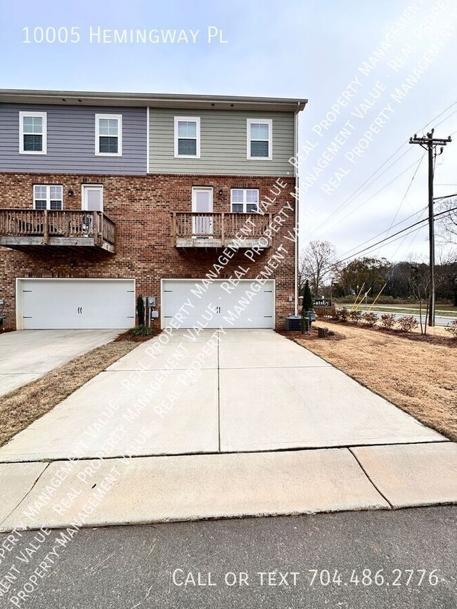 Building Photo - Immaculate townhome with plenty of rooms a...