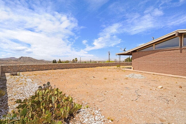Building Photo - 5825 Parkmont Pl