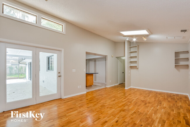 Building Photo - 111 Slade Dr