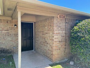 Building Photo - 102 Cherie Ln