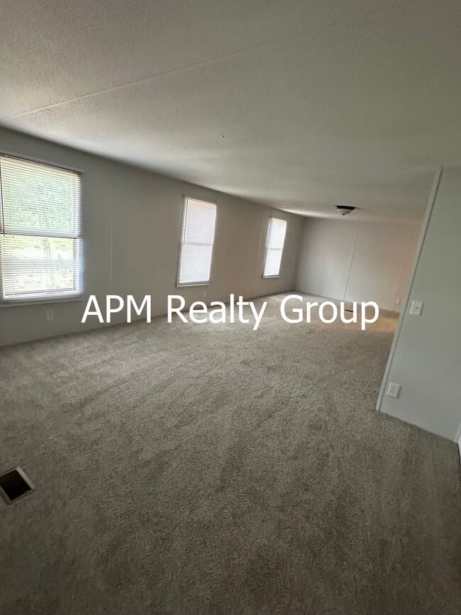 Building Photo - Totally Renovated 4 Bedroom