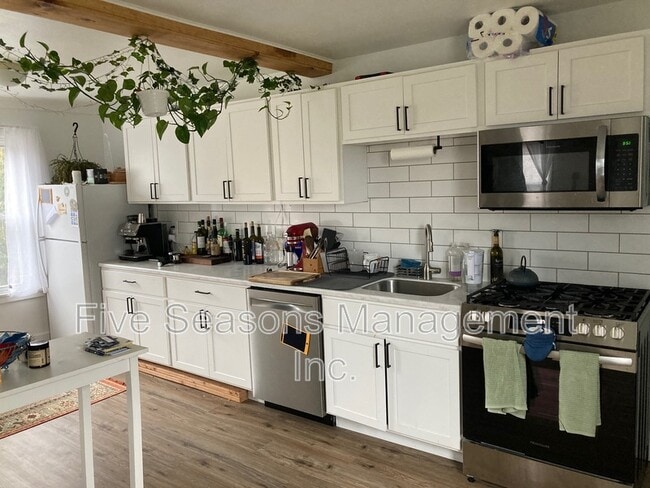 Photo - 15 Allen St Apartment