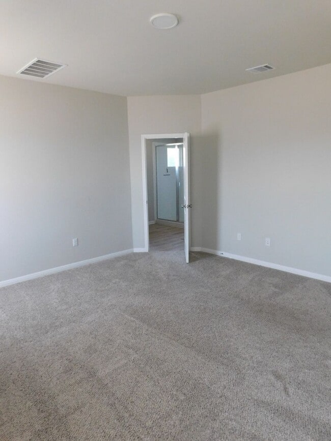 Building Photo - Larkspur 4/2 for lease
