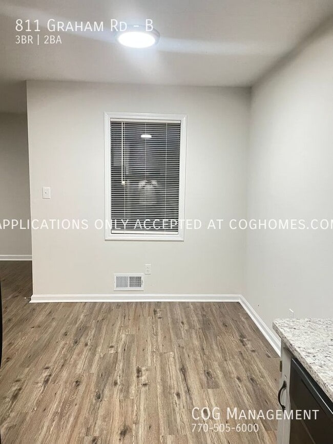 Building Photo - 811 Graham Rd