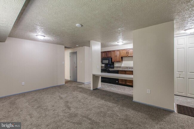 Building Photo - 800 Heather Ridge Dr
