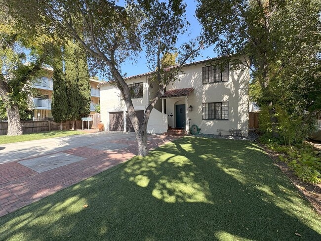 Building Photo - Newly Updated Second-Floor Studio in Palo Alto!