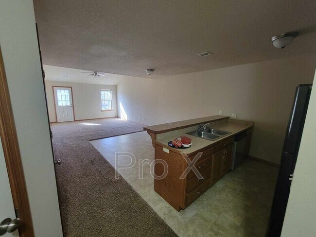 Building Photo - 2040 Marigold St