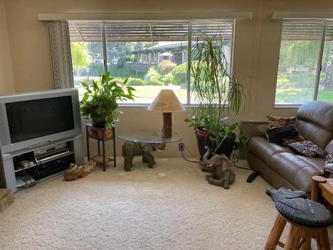 Foto del edificio - 444 Whispering Pines Dr