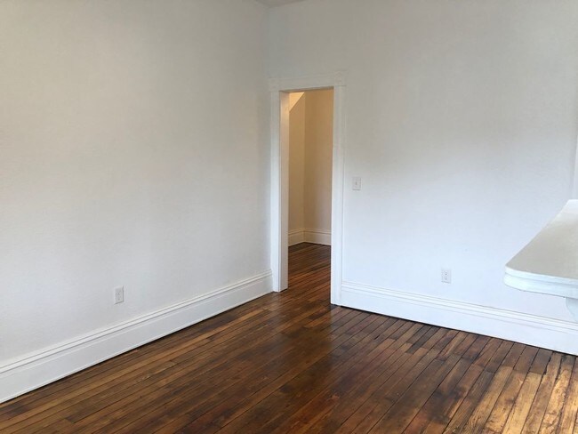 Building Photo - 521 N 29th St