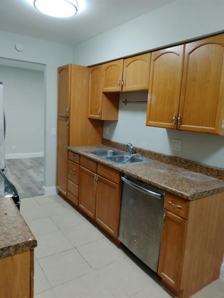 Foto del edificio - 1424 White Pine Dr