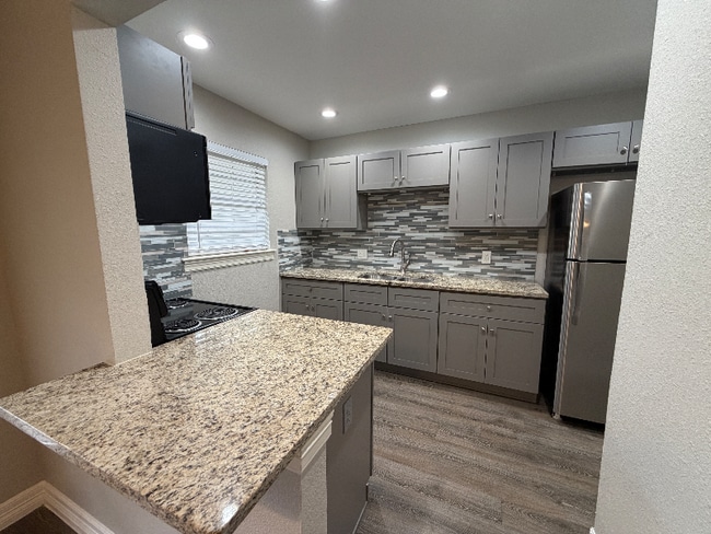 Foto del edificio - 1232 E Live Oak Rd