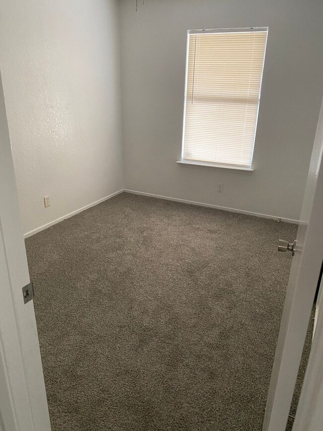 Foto del edificio - 2416 Jerome Dr