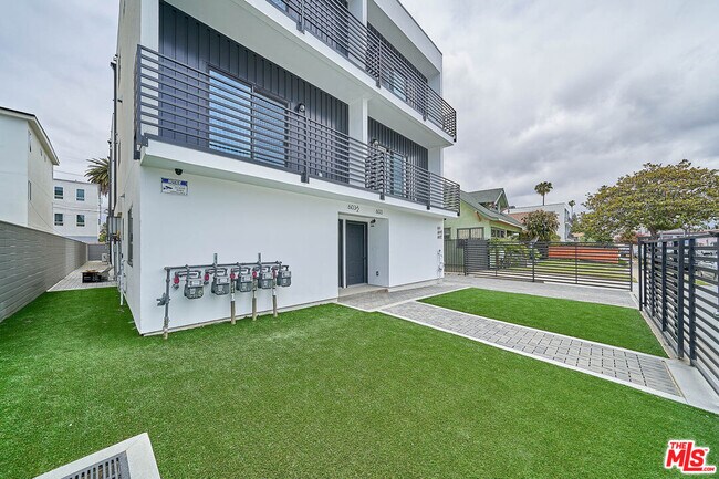 Foto del edificio - 603 W 41st Pl