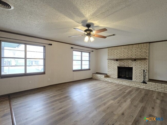 Foto del edificio - 616 W Ave E