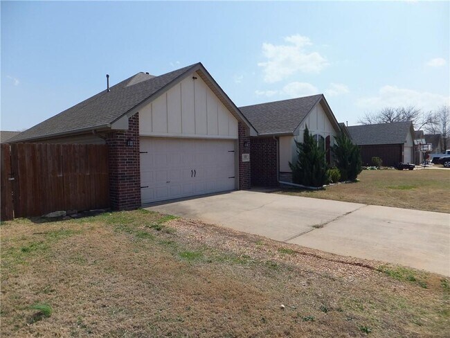 Building Photo - 320 Jack Perry Dr
