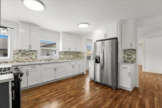 Foto del edificio - Charming 3-Bedroom Craftsman with Modern U...