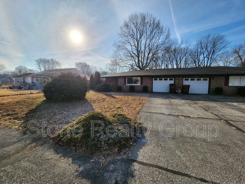 Primary Photo - 3889 E Beulah Ave