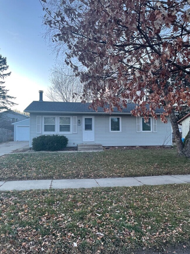 Building Photo - Available February 1, 2024 Current tenants...