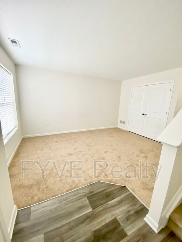 Building Photo - 356 Autumn Ridge Cir