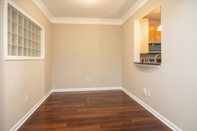 Foto del edificio - 2bd/2Ba Midtown Condo Perfect for Roommates w/ Pool and Gym!