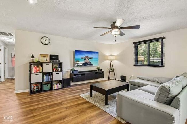 Foto del edificio - 8047 Pebble Creek Ct