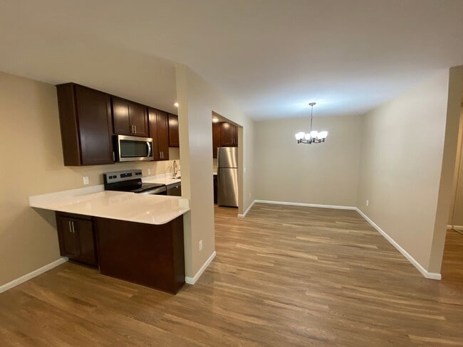 Building Photo - 211-104