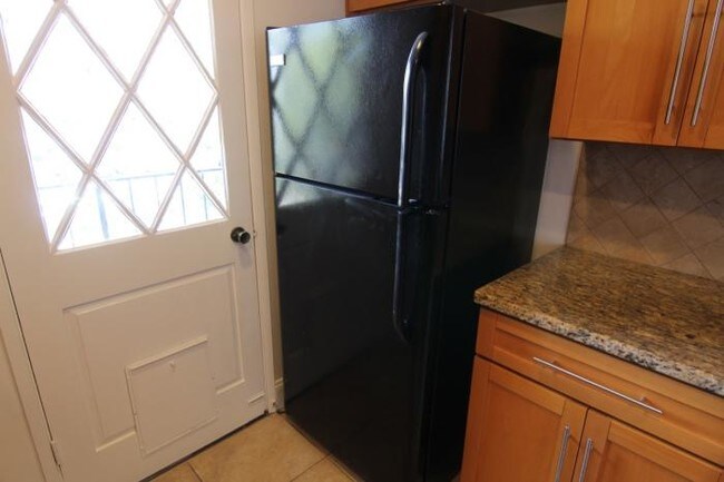 Building Photo - 2 bedroom in Los Angeles CA 90025