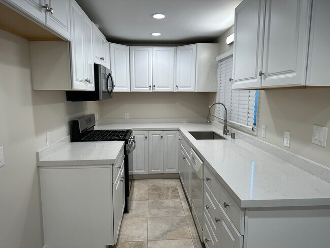 Kitchen - 124 Orange Grove Ave