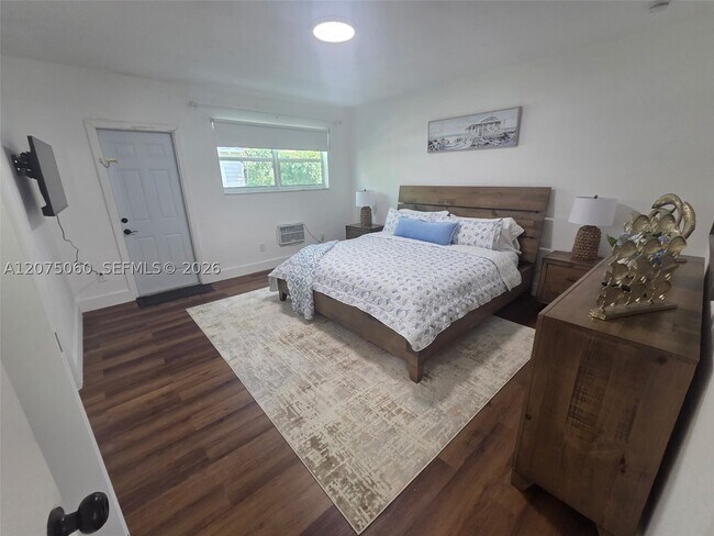 Foto del edificio - 7725 Carlyle Ave