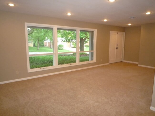 Foto del edificio - Spacious 3BR/2BA Ranch Home with 1,734 Sq.Ft. and a 2-Car Garage in a Great Neighborhood Close to...