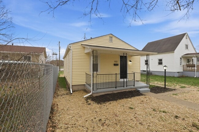 Building Photo - Fully Updated 2-Bed with Modern Finishes