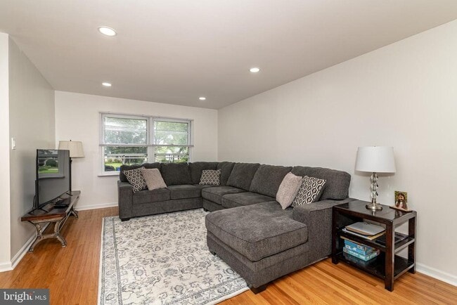 Foto del edificio - 1744 Lark Ln