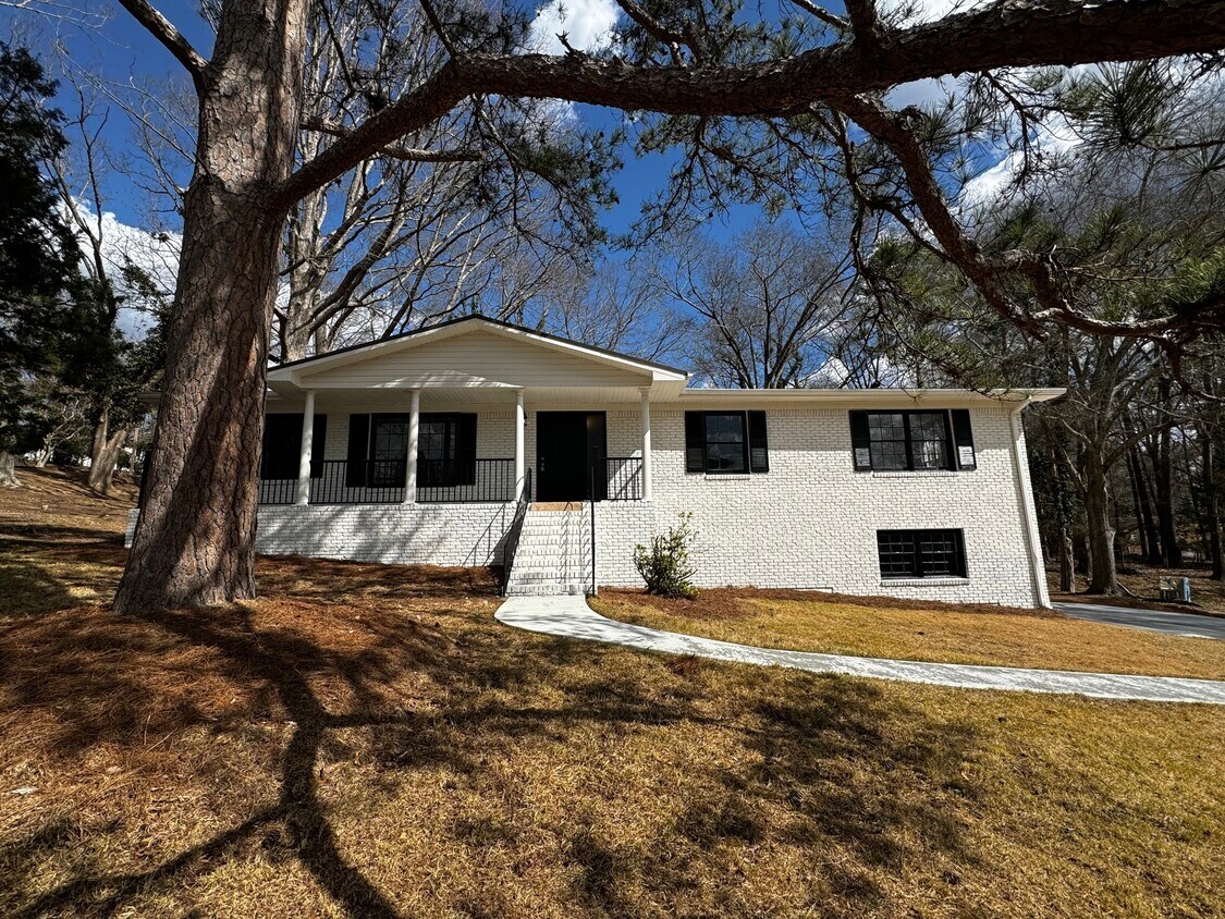 Primary Photo - 215 Rivermont Rd