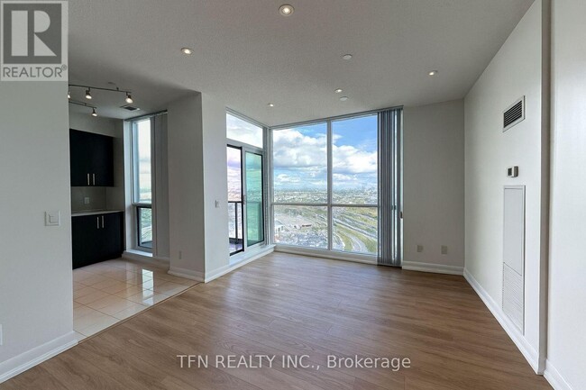 Photo du bâtiment - 205-2205 Sherway Gardens Rd