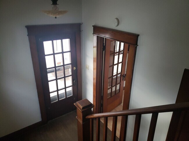 Building Photo - 4 bed/2 bath rental south of campus!