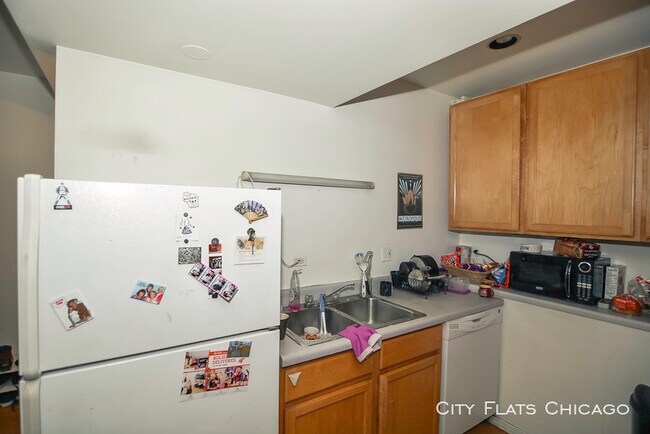 Foto del edificio - 1129 W Addison St