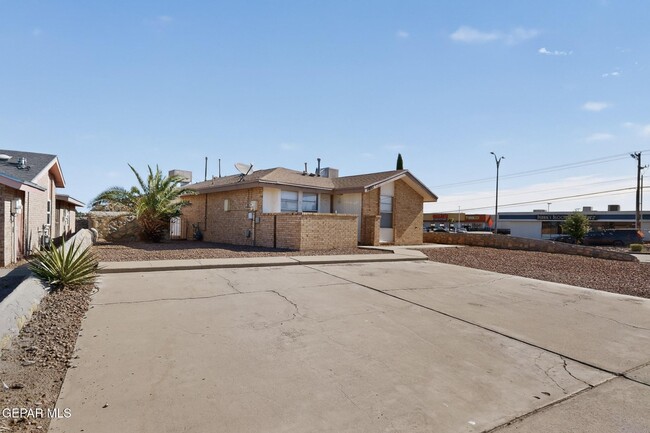 Building Photo - 11455 Sundrop Ct