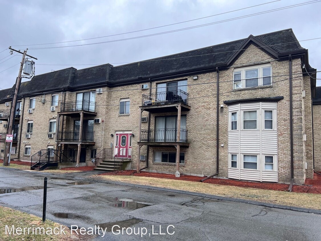 Studio, 1 bath House 345 Pawtucket Blvd,... House Rental in Lowell