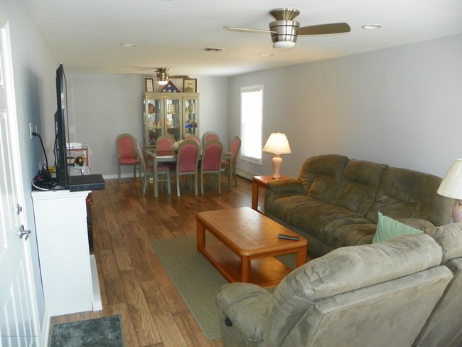 Building Photo - 35 Charlotteville Drive