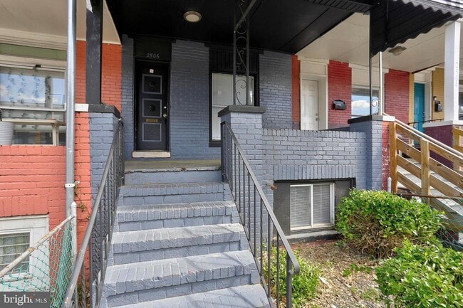 Building Photo - 2506 Lauretta Ave