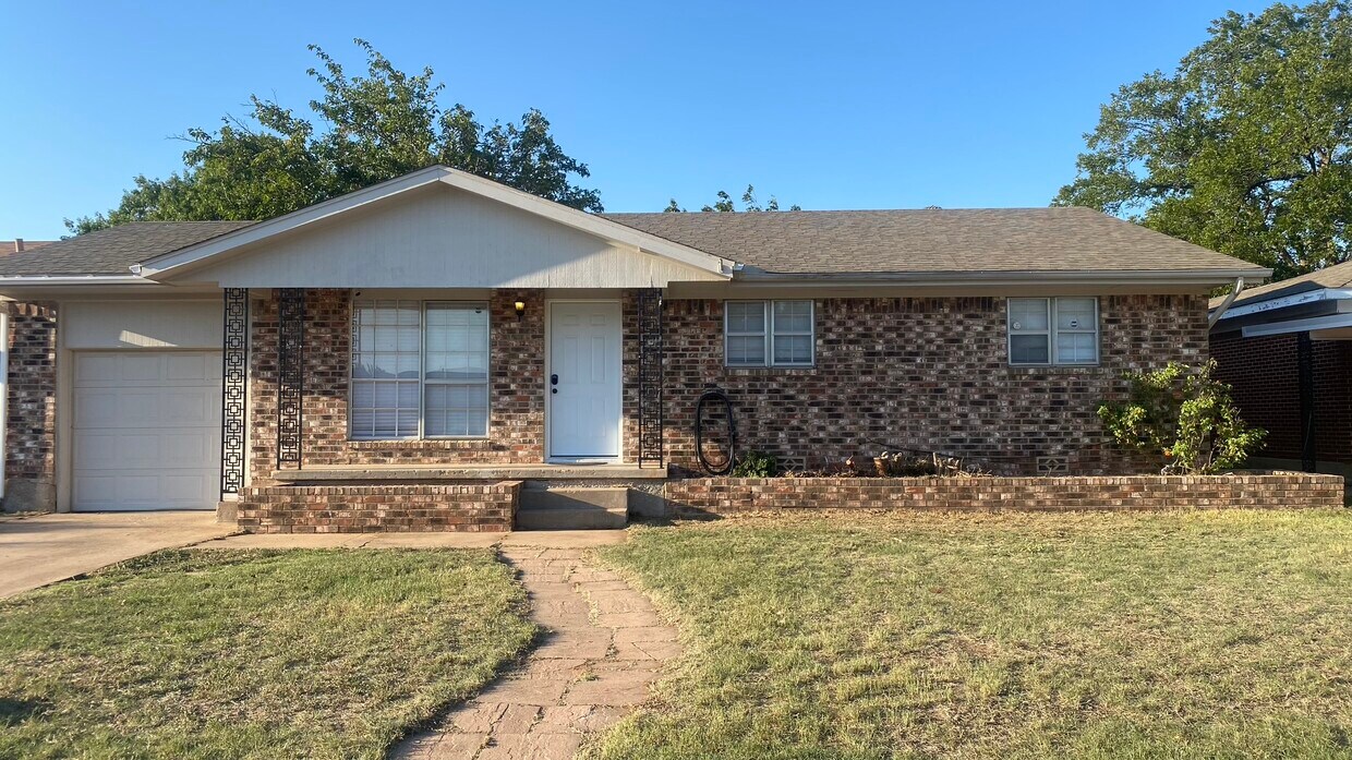 Foto principal - 1610 Christine Rd