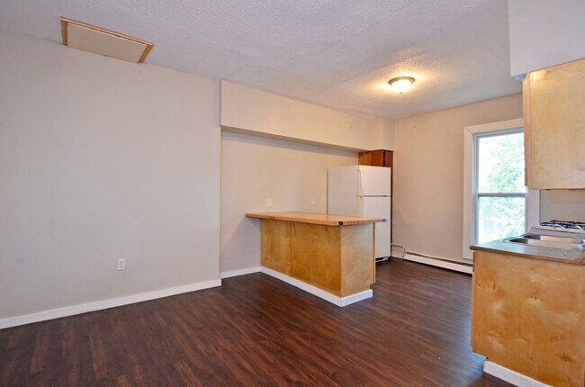 Building Photo - Updated 1-Bedroom Unit - Available Now!