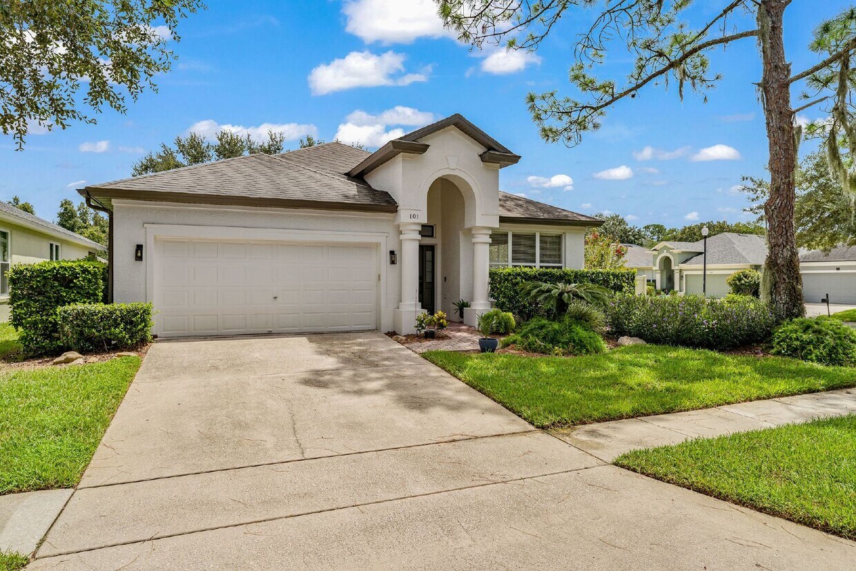 Primary Photo - Charming 4-Bedroom Home with 2 Full Baths ...