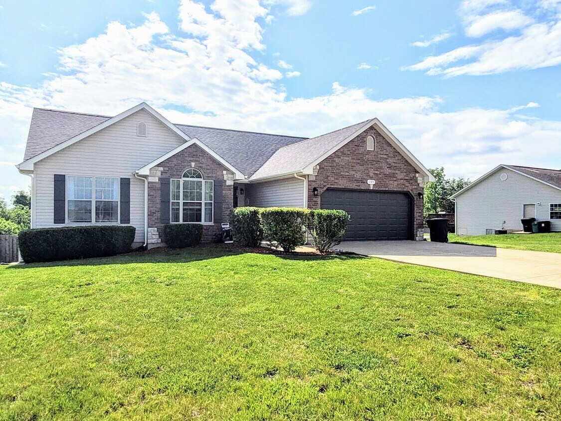 105 Mesa Dr, Waynesville, MO 65583 House Rental in Waynesville, MO